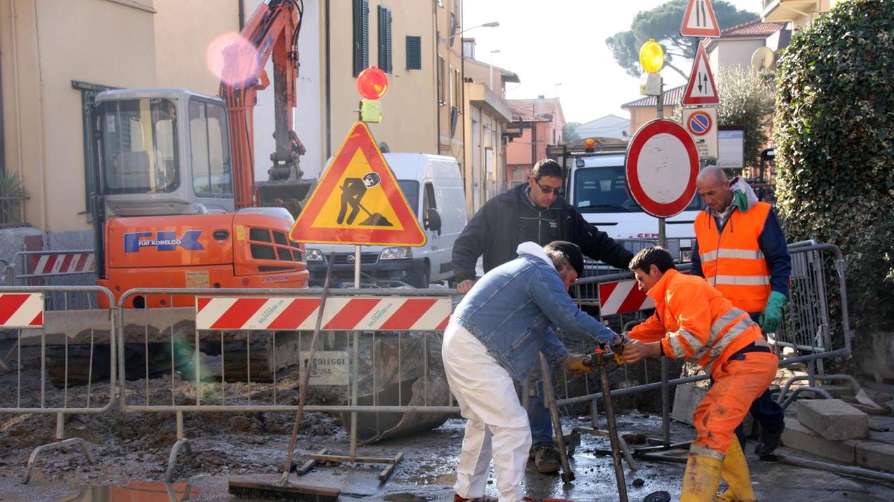 Un cantiere di Publiacqua (foto d'archivio)