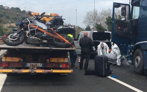 I due amici motociclisti uniti nell’ultimo saluto 