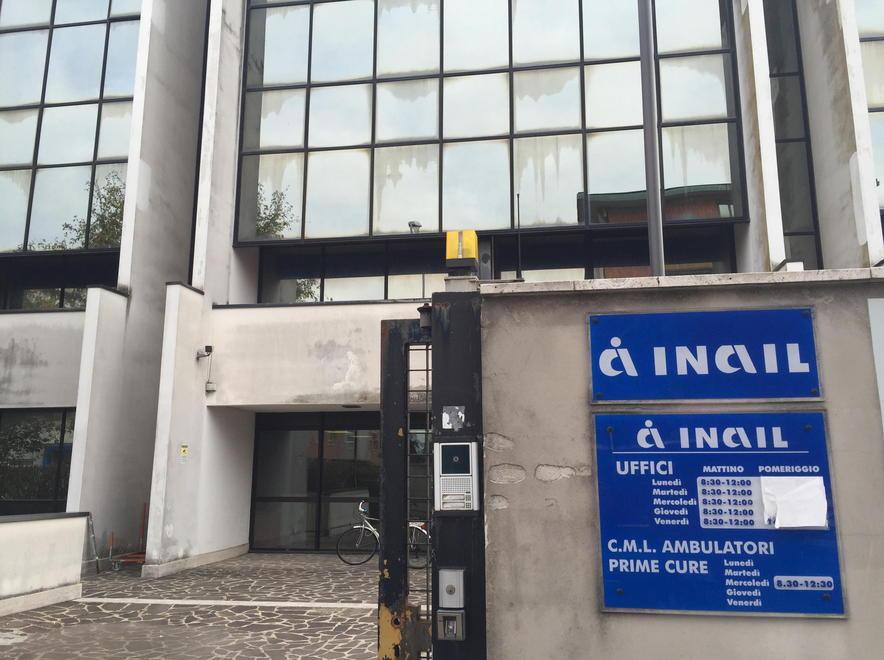 Cita il datore di lavoro, ma perde la causa 