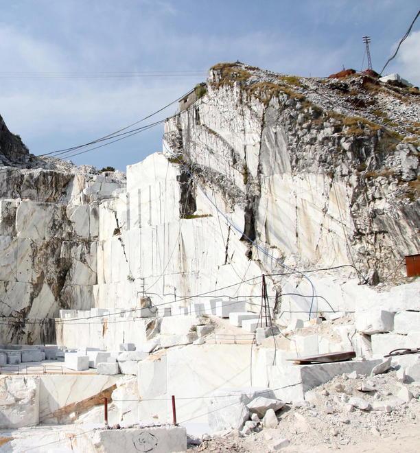 Marmo, commissione a porte chiuse 