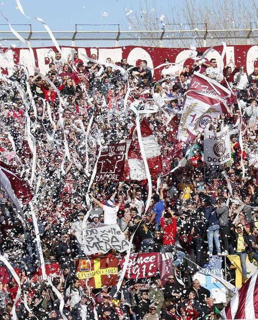 «Sciarpe e bandiere coloriamo lo stadio» 