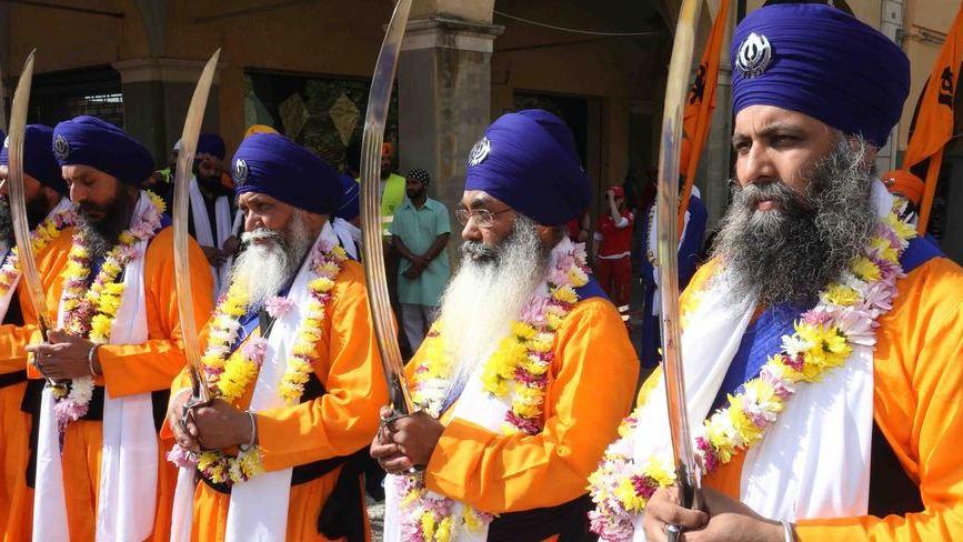 Il Vaisakhi riempie di colori e magia le strade di Novellara