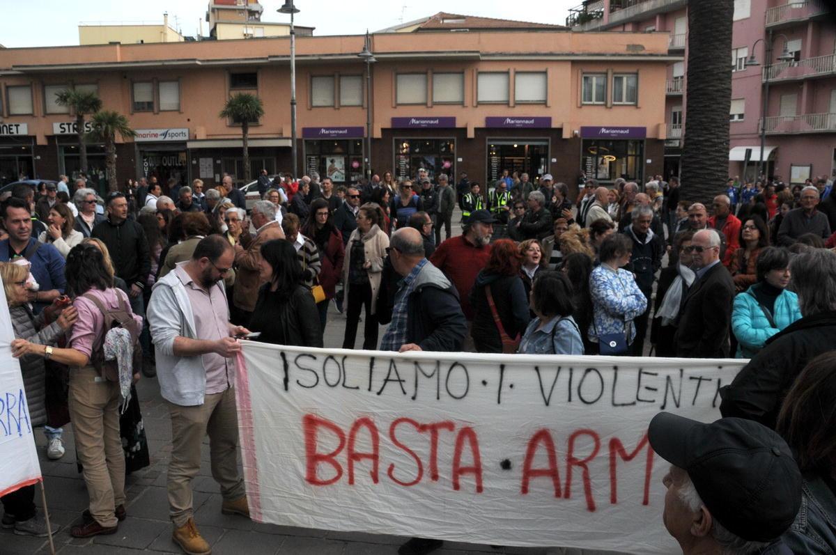 La manifestazione in centro contro la criminalità (foto Giorgio)