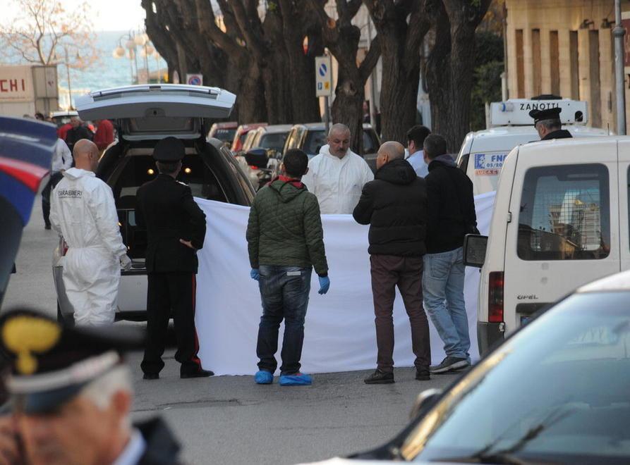 Quei colpi a raffica e i 40 interminabili minuti di soccorsi 
