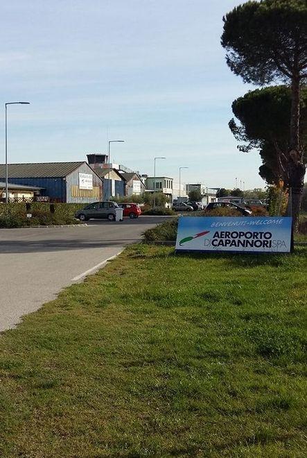 No del consiglio all’hangar militare a Tassignano