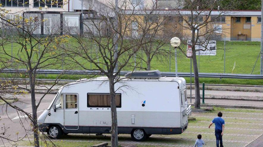 Due camper sono in via Morandi