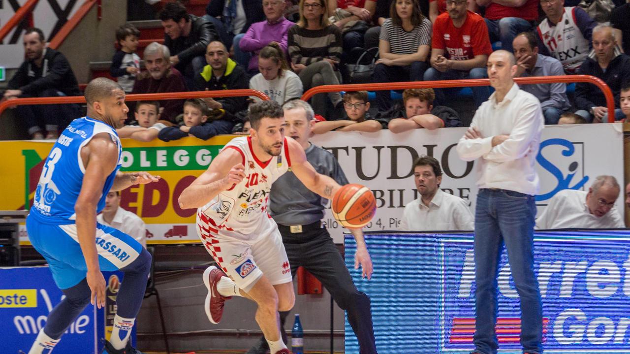 Raphael Gaspardo in azione sotto lo sguardo di coach Esposito