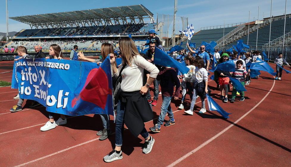 In passerella i bambini della Scuola del tifo