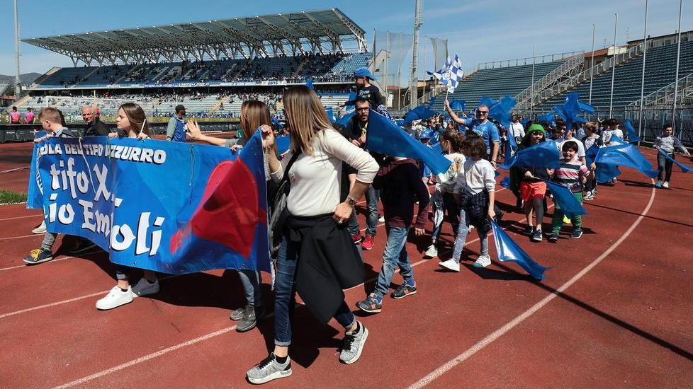 In passerella i bambini della Scuola del tifo