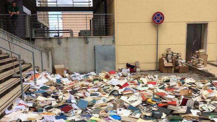 Liceo, al macero i libri custoditi nell’ex sede