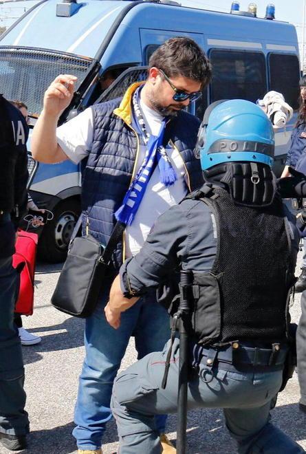 «Calma si entra tutti» Così allo stadio arrivano 2.000 pisani 