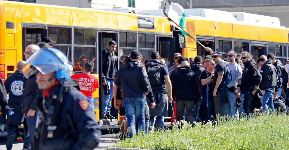 Cori, applausi a tanti sfottò fino alla fine 