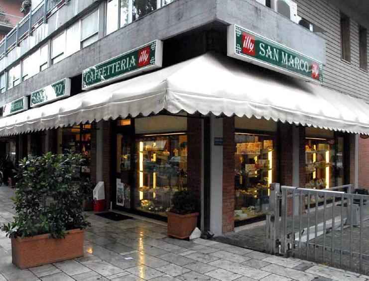 Tenta la spaccata alla San Marco 