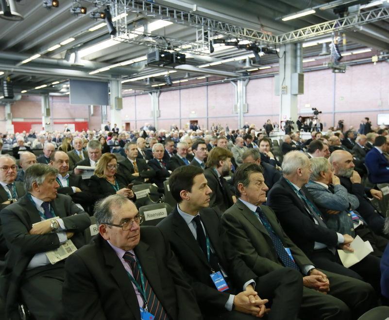 Fondi internazionali votano a favore dell’attuale dirigenza 