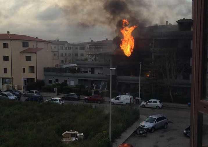 Via Marmilla, rientro a casa dopo le fiamme e la paura 