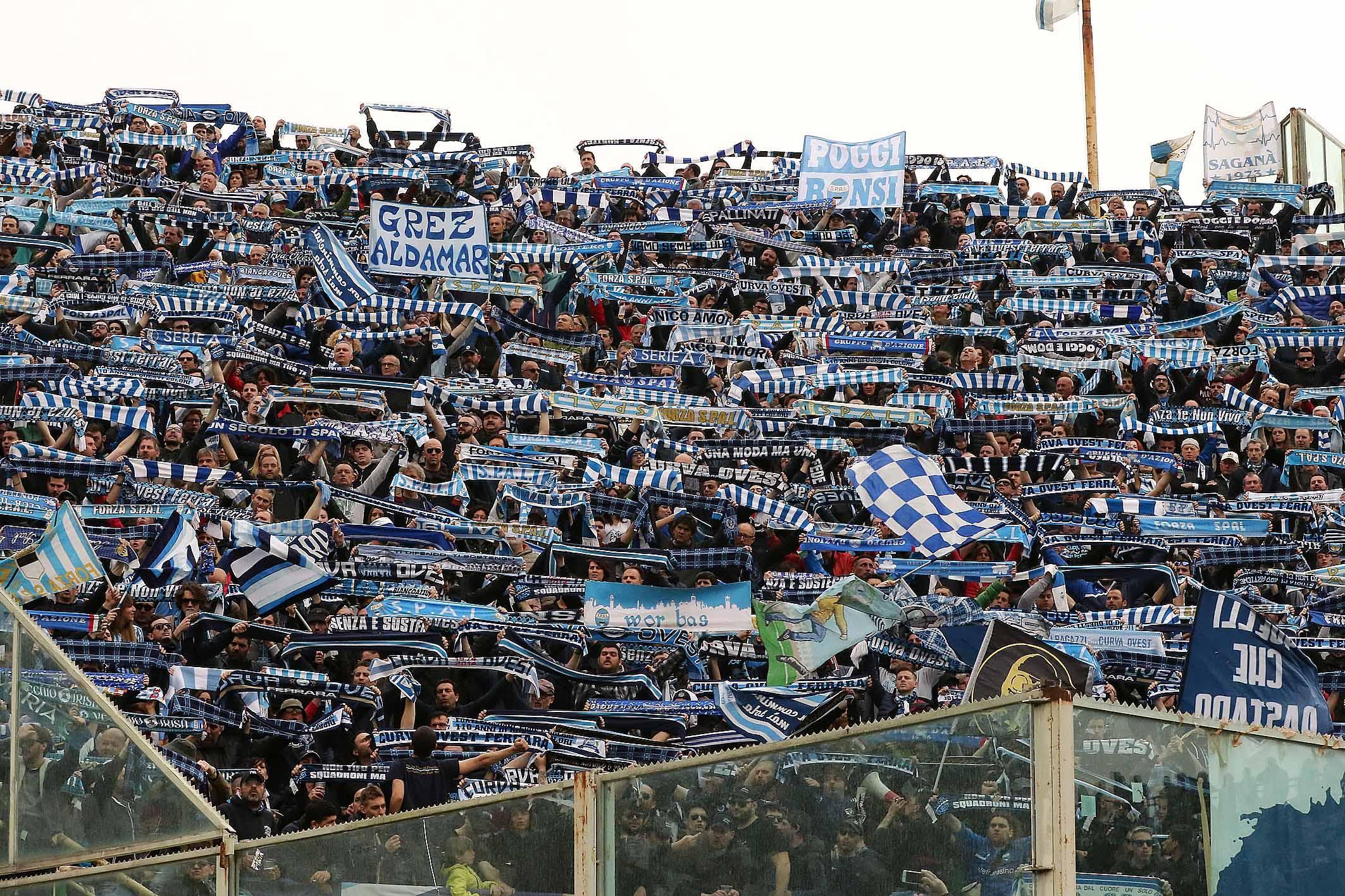 I tifosi spallini allo stadio Franchi di Firenze
