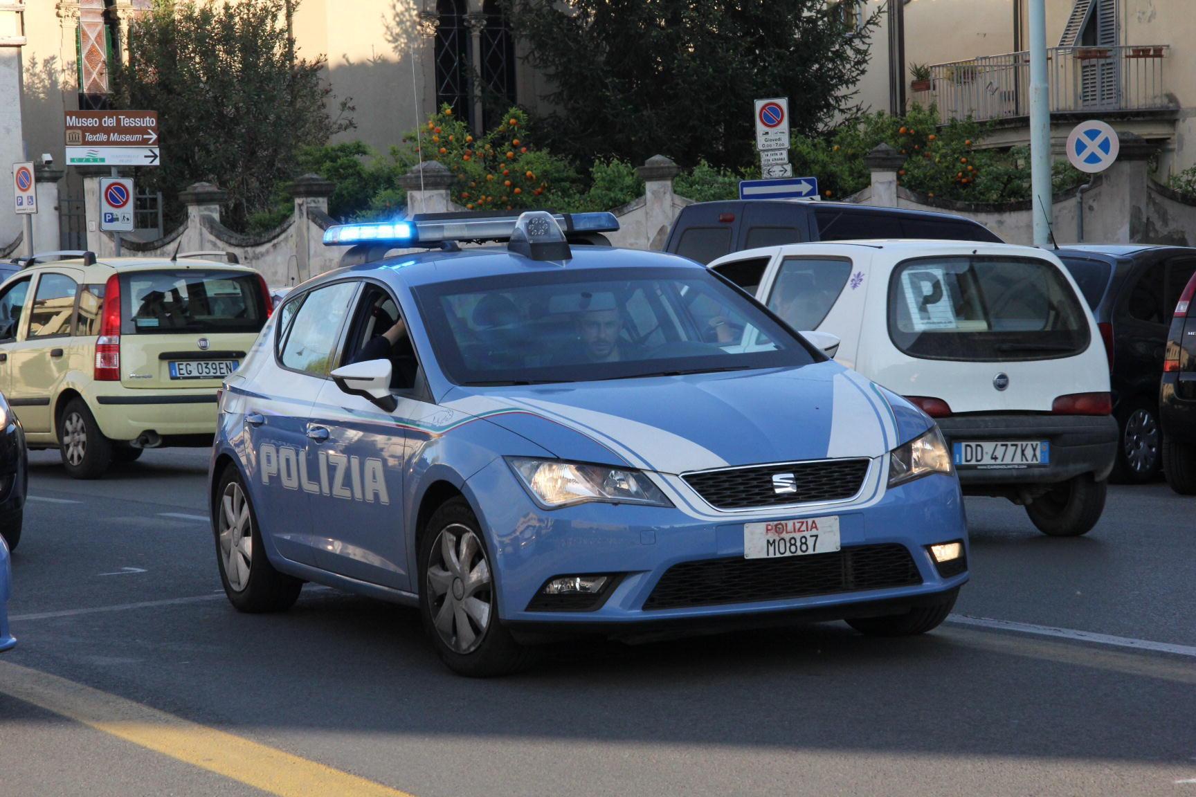 Una volante della polizia (foto d'archivio)