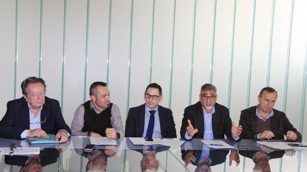 I firmatari del protocollo contro lo sfruttamento dei lavoratori (foto Sproviero/Batavia)