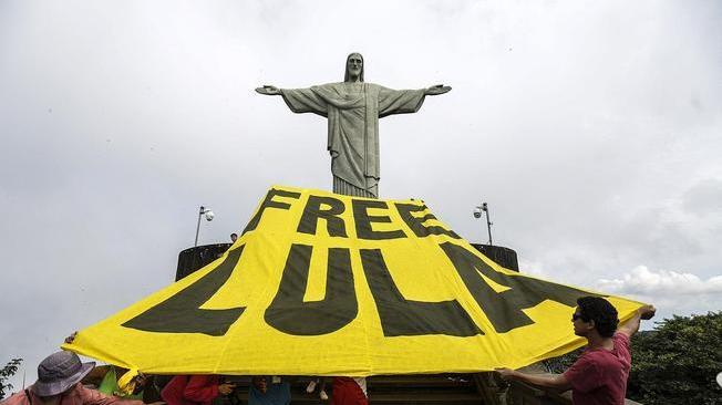 Brasile: Lula in testa ma perde punti