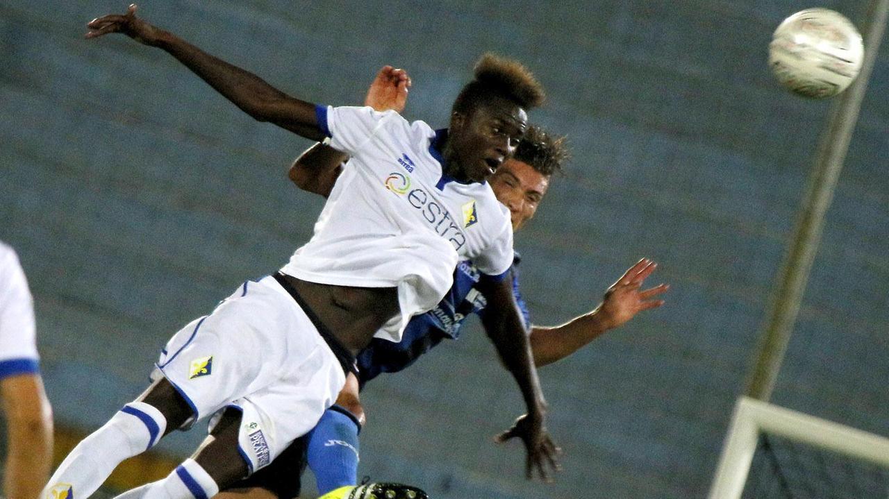 Christian Kouamé con la maglia del Prato nella stazione 2015-2016