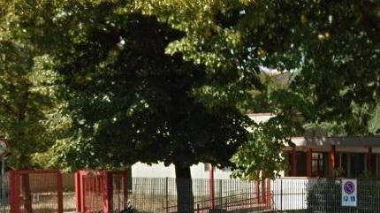 Spacciano accanto alla scuola