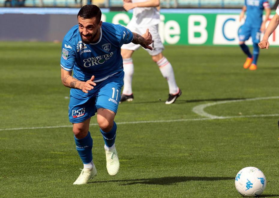 Il gol e non solo: Caputo guarda tutti dall’alto