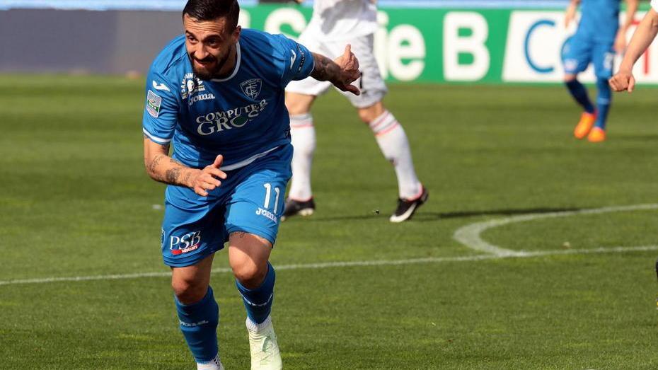 Il gol e non solo: Caputo guarda tutti dall’alto