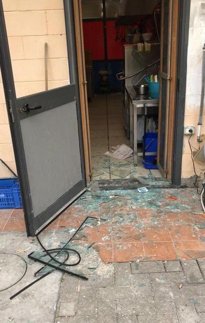 Scopre un ladro dentro la pizzeria 