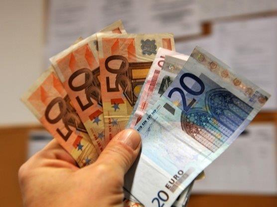 Ricatto hard al commerciante libera la mamma dell’amante
