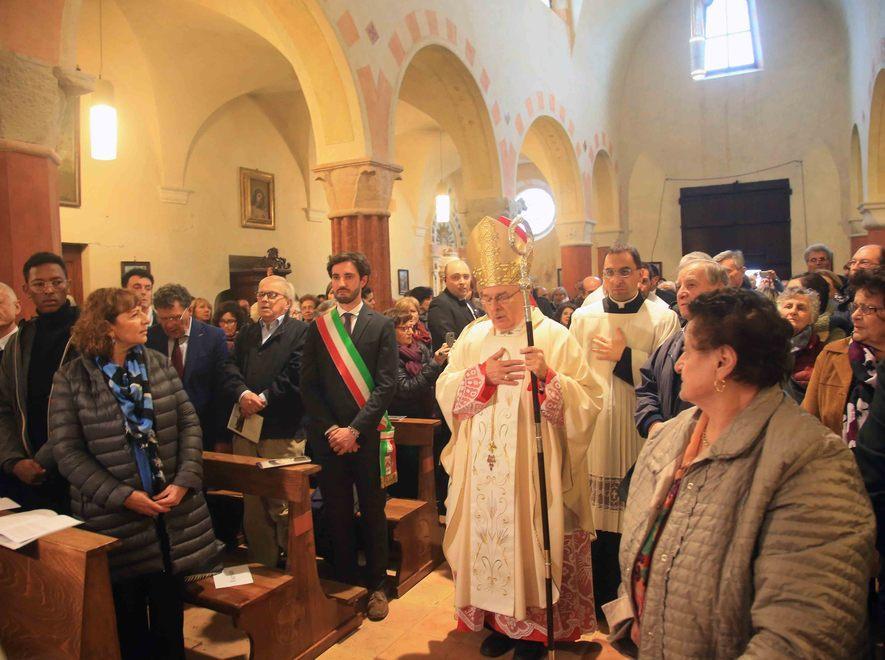Storica stretta di mano tra le due famiglie 