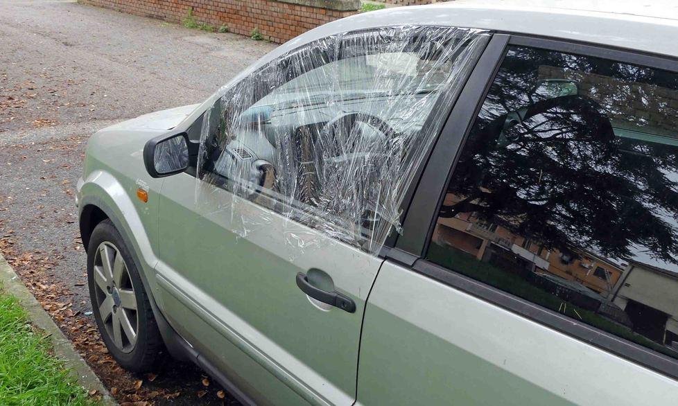Spaccata di vetri nelle auto in sosta 