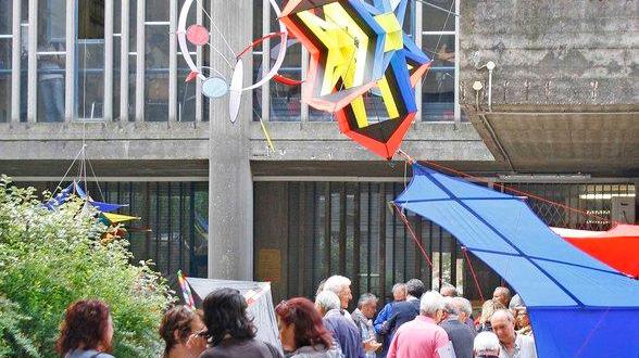 Opere d’arte in un angolo Ma nessuno interviene