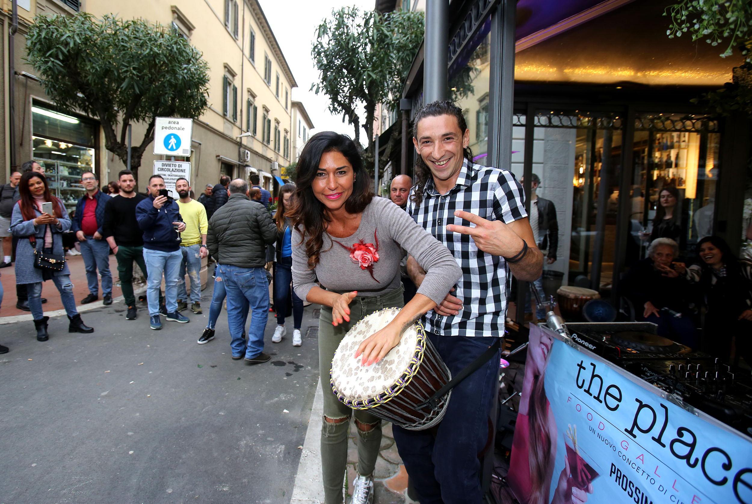 Tatiana Maouad titolare del “The Place” davanti al nuovo locale