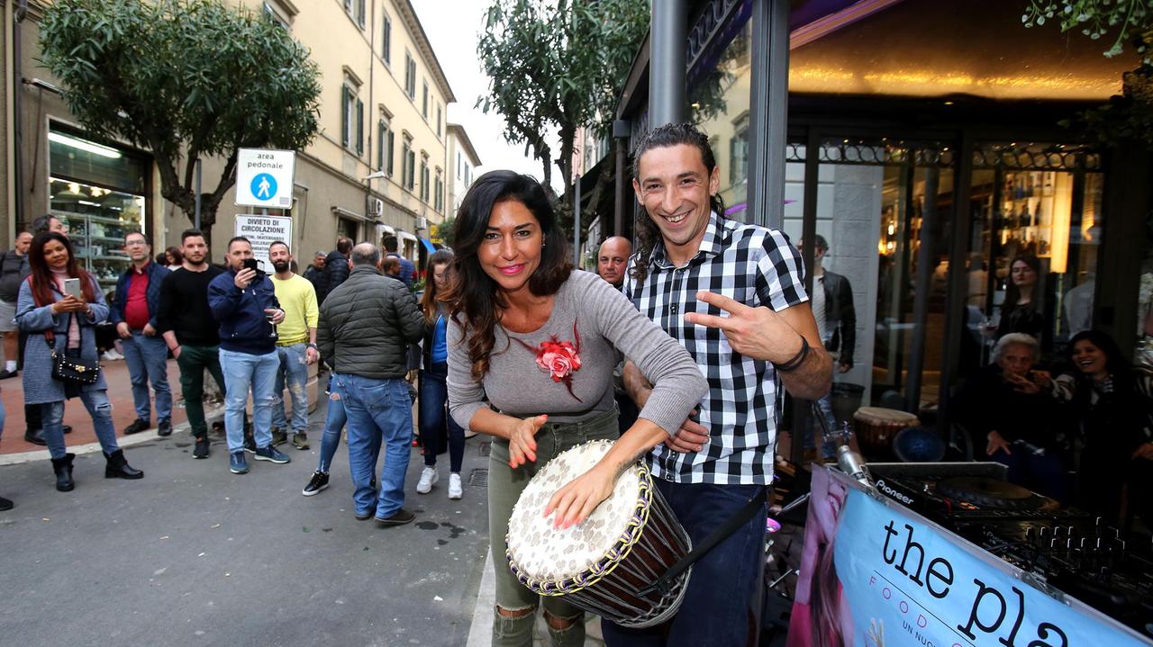 Tatiana Maouad titolare del “The Place” davanti al nuovo locale