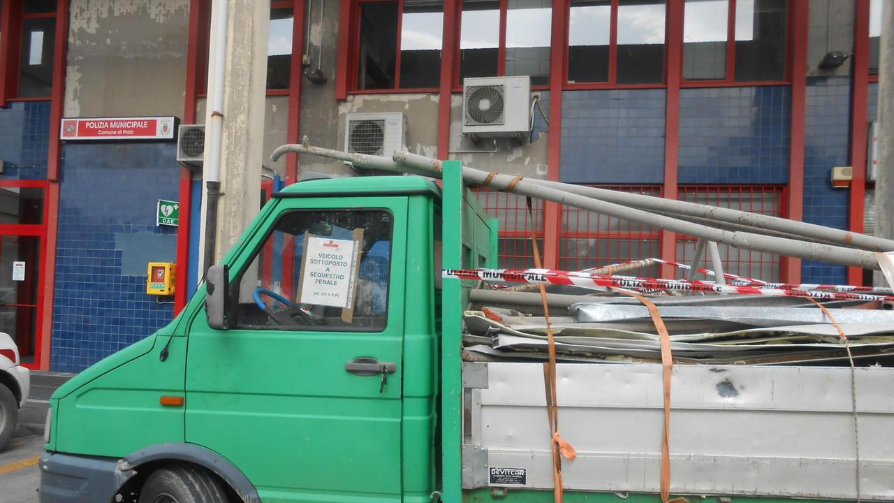 Il motocarro sequestrato
