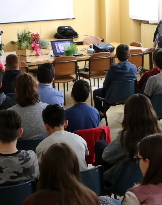 Vittima di bullismo, ragazzina costretta a cambiare scuola 