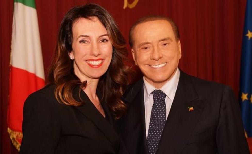 Condanna di Forza Italia sul post del consigliere grillino, informato anche Berlusconi