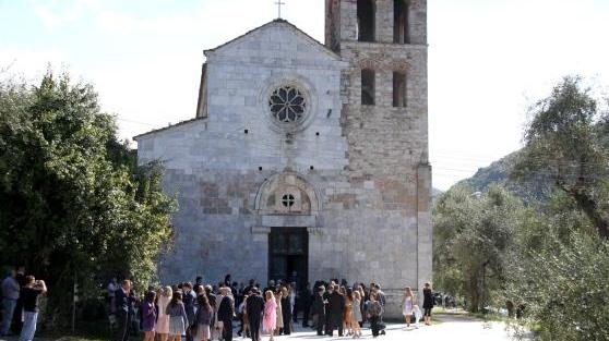 Le campane rotte non suonano a lutto: protesta dei fedeli