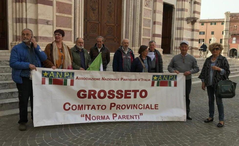 Sì a “via Almirante” Proteste in consiglio 