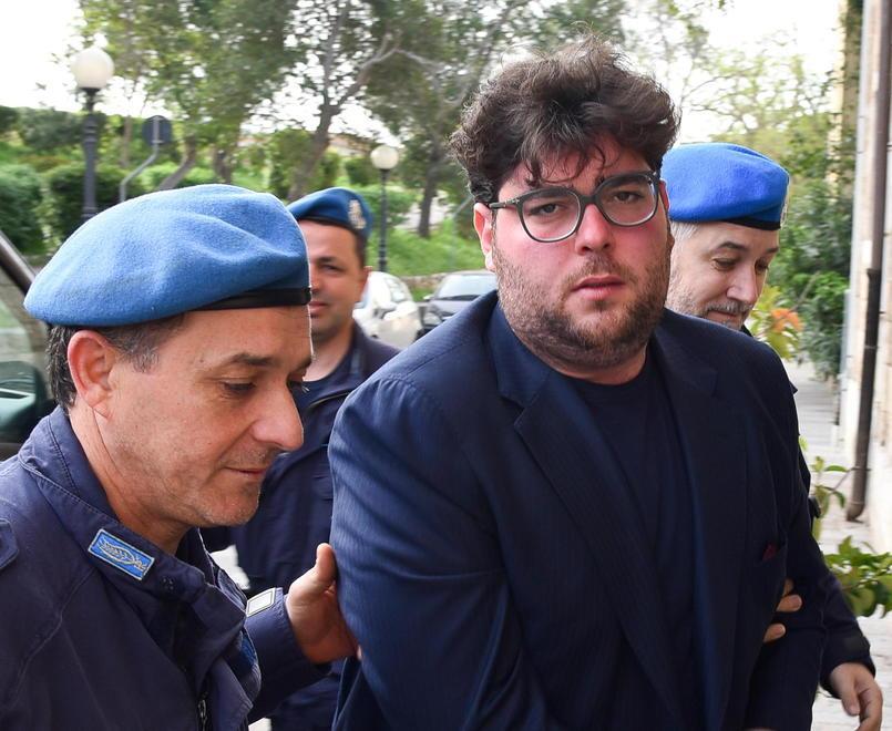 Dopo la sparatoria l’arma fatta sparire da un inserviente 