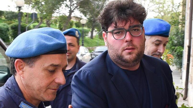 Dopo la sparatoria l’arma fatta sparire da un inserviente