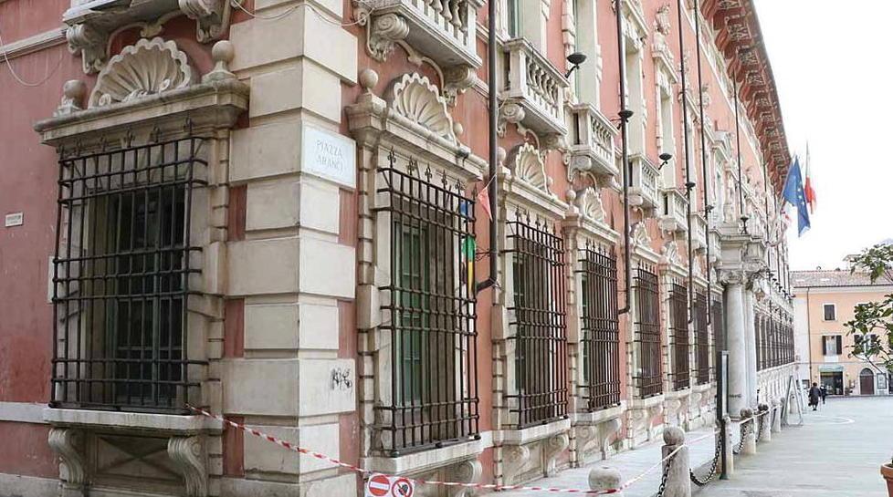 Stanziati 8,5 milioni per rimettere a posto le scuole apuane