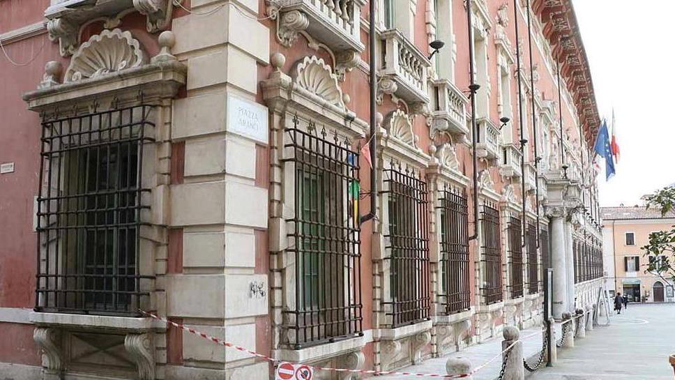 Stanziati 8,5 milioni per rimettere a posto le scuole apuane