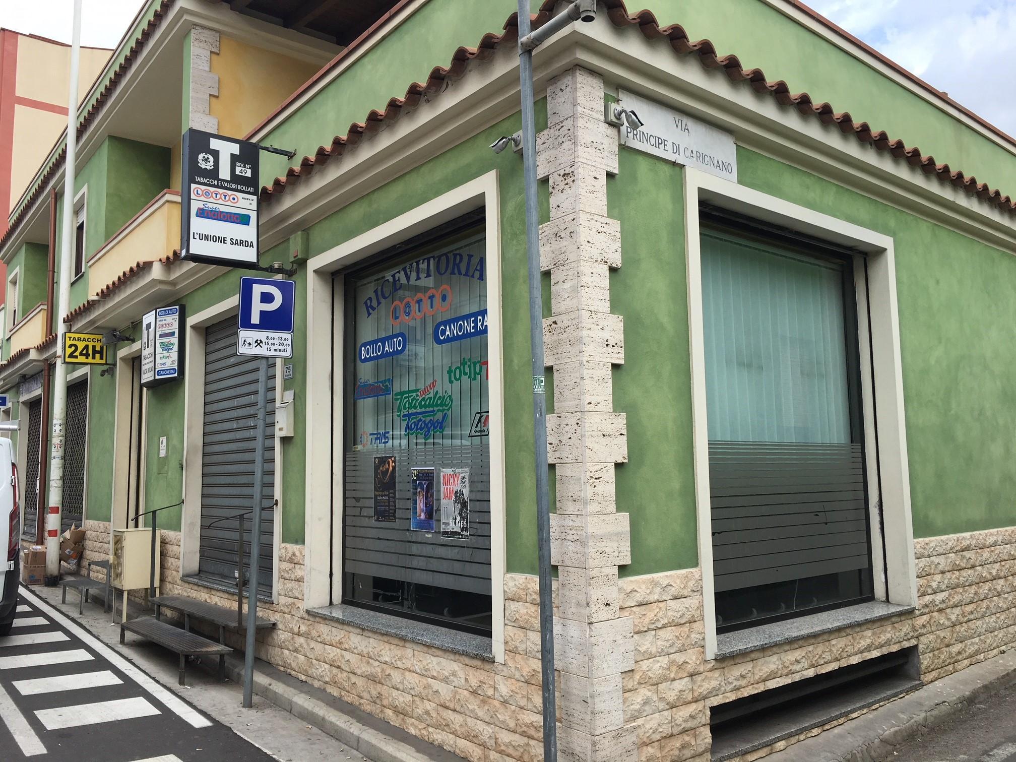 Rapina in una tabaccheria di Pirri, bottino 2mila euro
