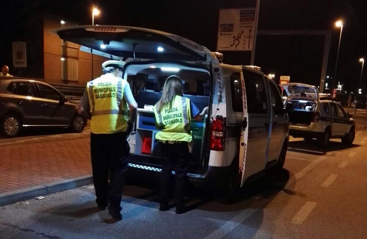 La polizia municipale ha bloccato i due clienti 