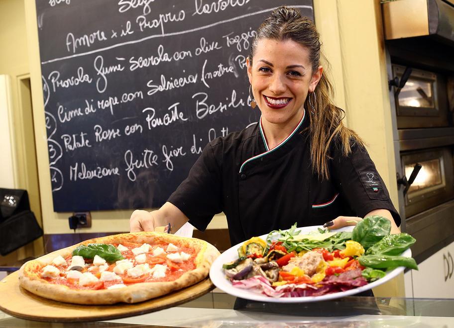 Modena,Insalate dal tocco esotico sotto la Ghirlandina
