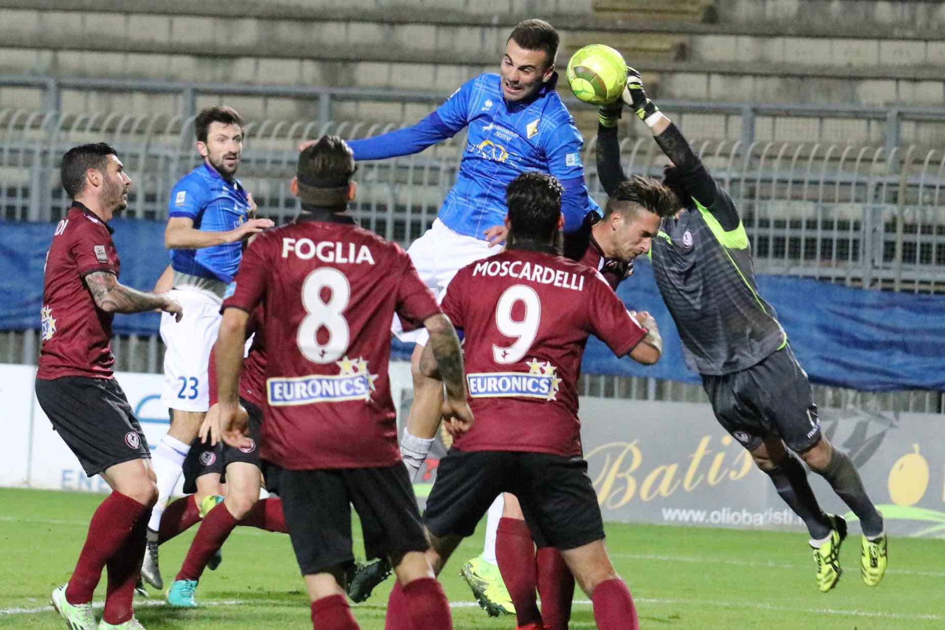 Un'azione di Prato-Arezzo dello scorso campionato