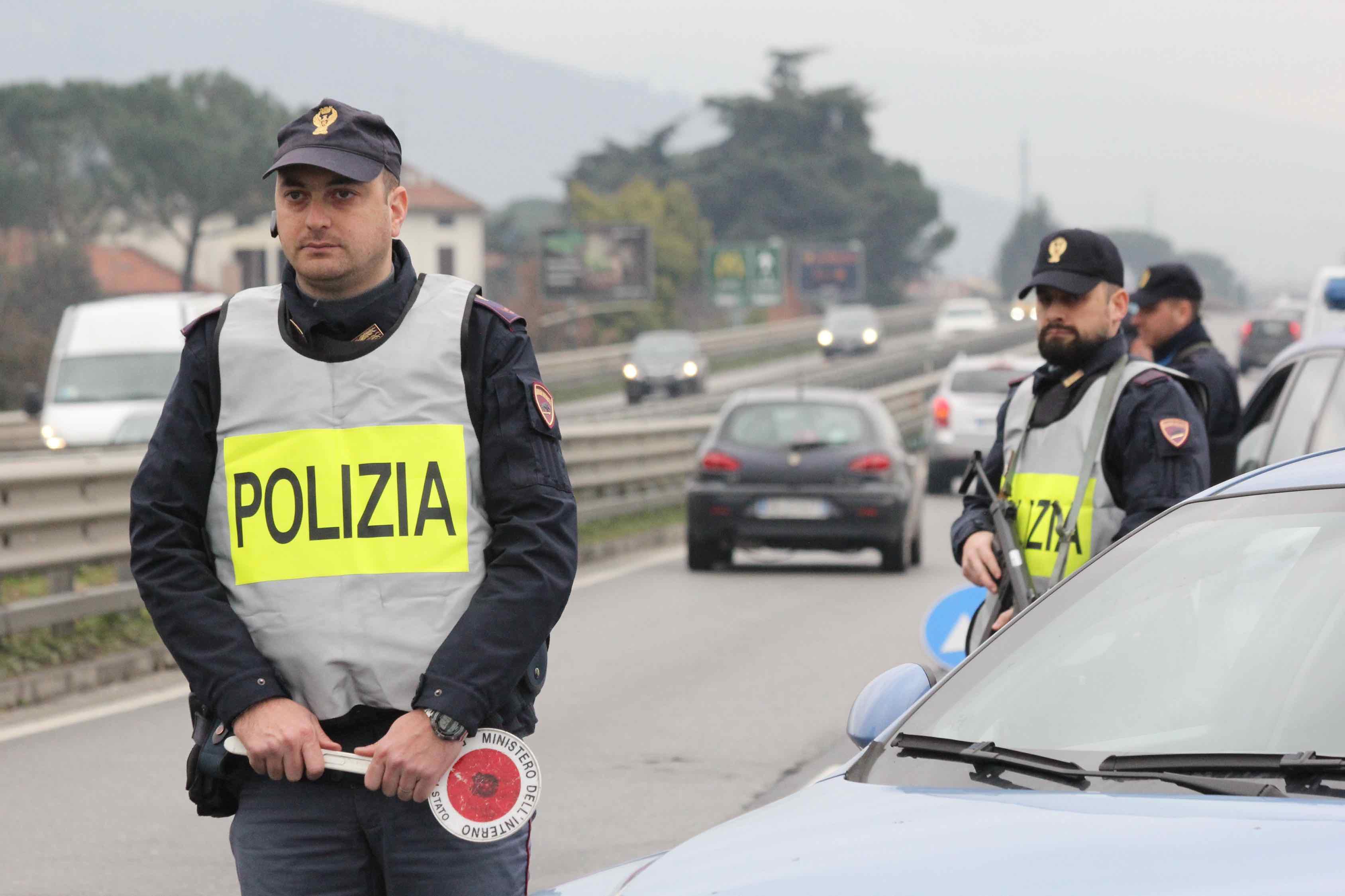 Una pattuglia della polizia stradale