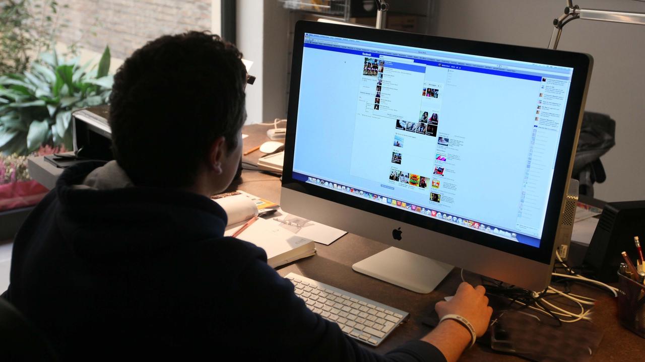 Carpi, attore insulta assessore su Facebook: denunciato