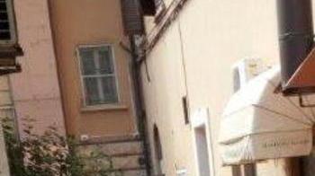 Precipita da sei metri di altezza